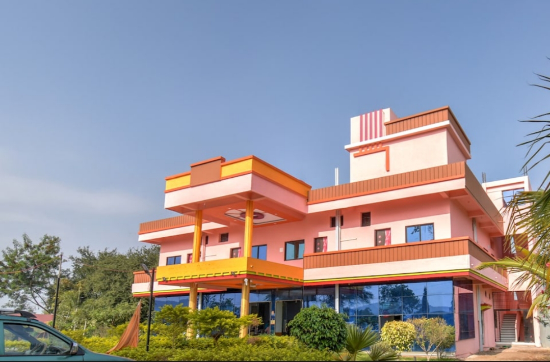Hotel Nisarg Restaurant and lodging