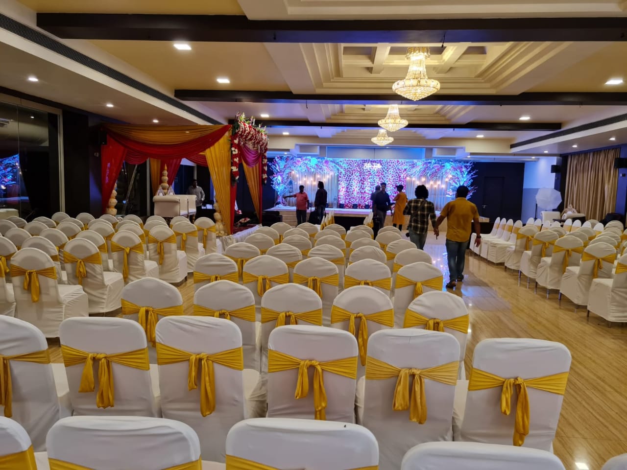 Hotel Devanshi Inn & Banquets