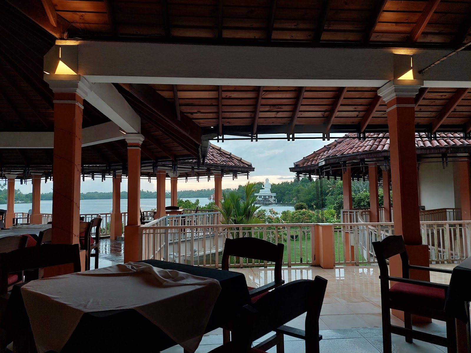 Aida Seafood Restaurant & Bar