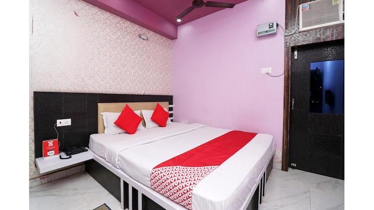OYO 41903 Hotel Mayur Palace