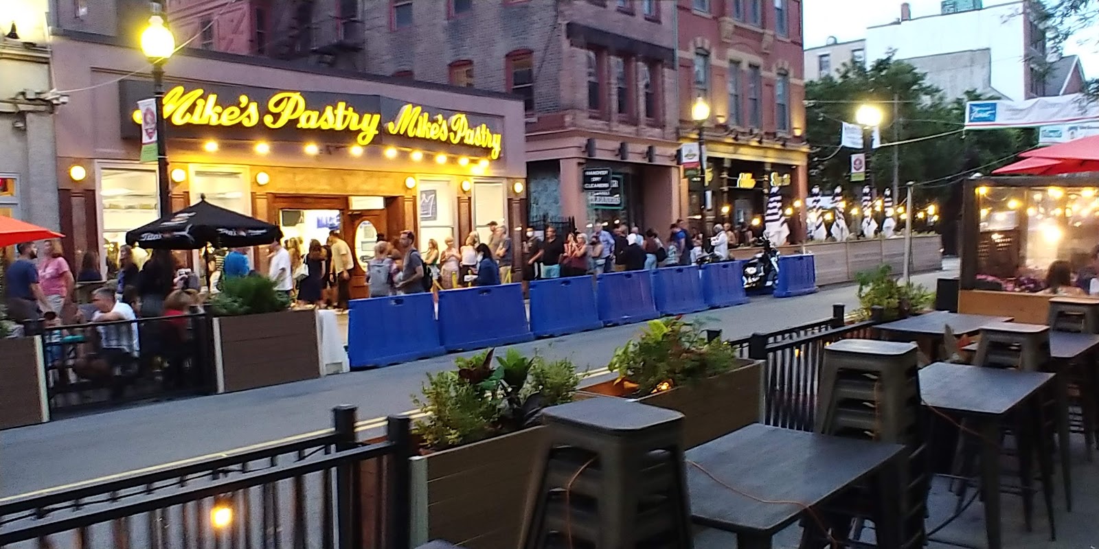 Mike's Pastry