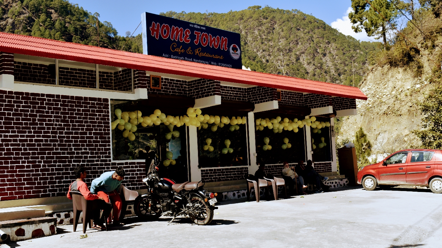 HOMETOWN Restaurant & Cafe