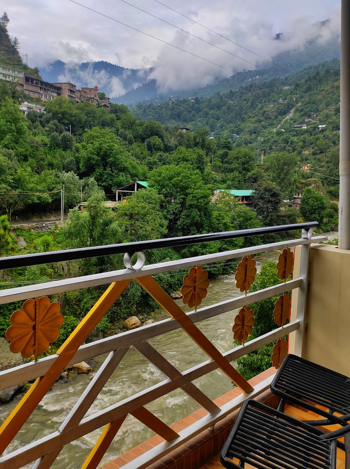 Hotel Mansarovar - Tirthan Valley
