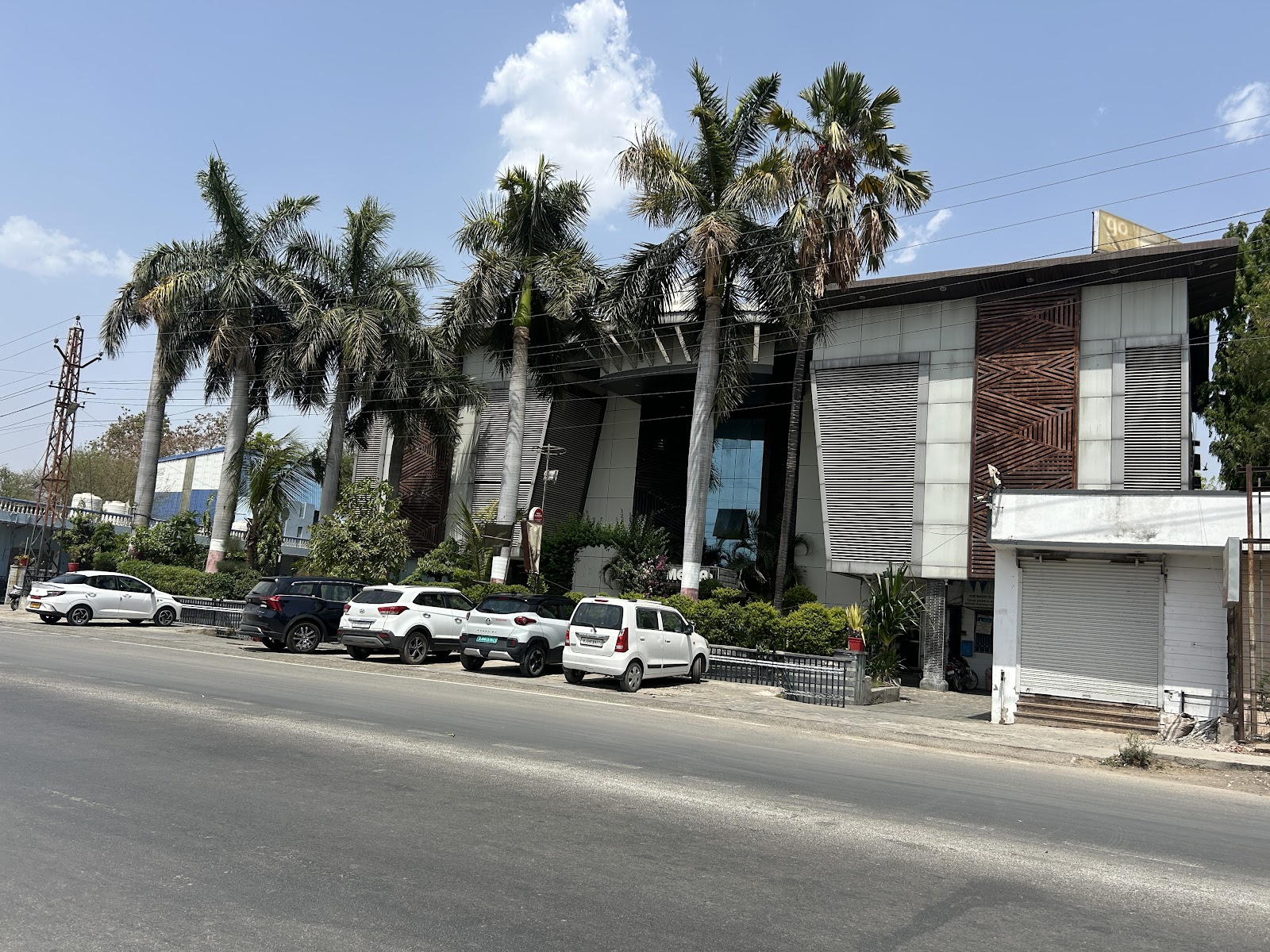 HOTEL MEERA