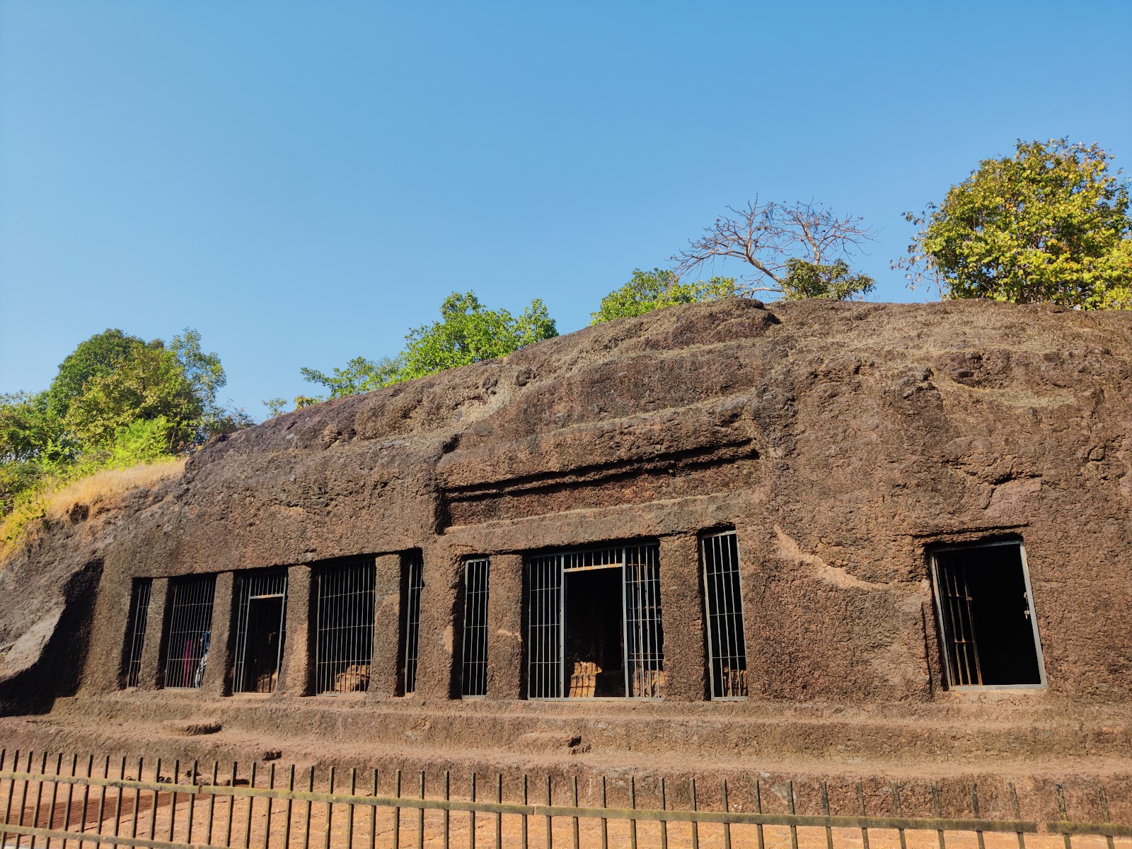 Arvalem Caves