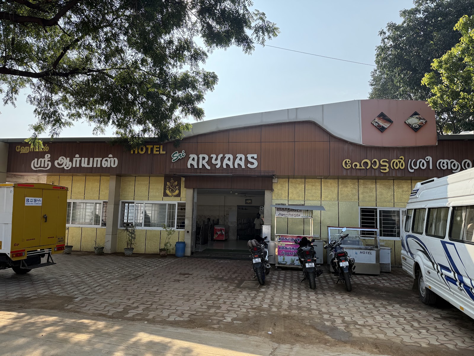Hotel Sri Aariyaas
