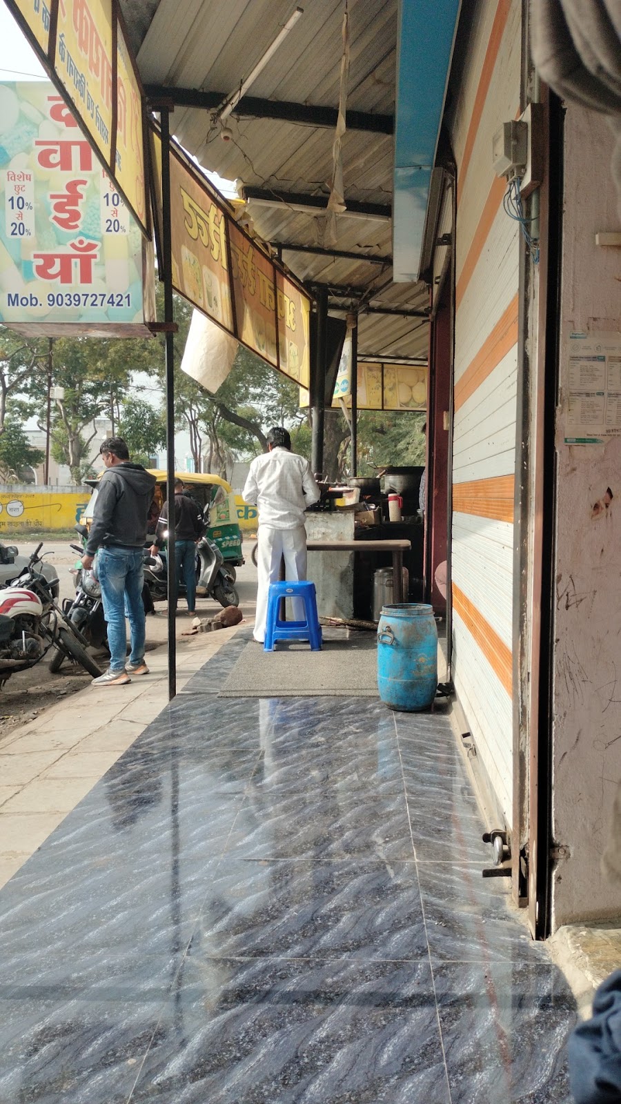 Apna Restaurant