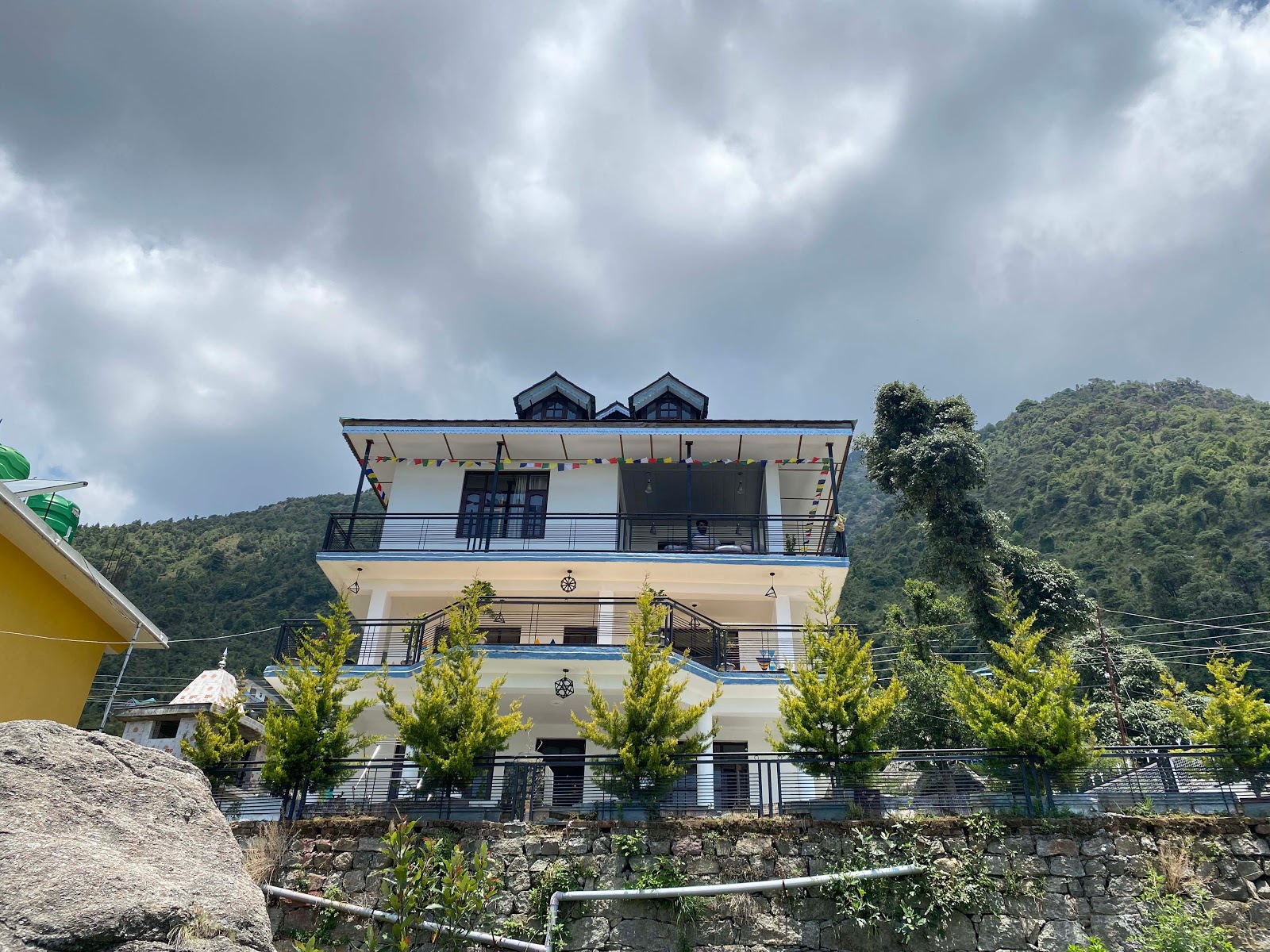 Young Monk Hostel Dharamkot