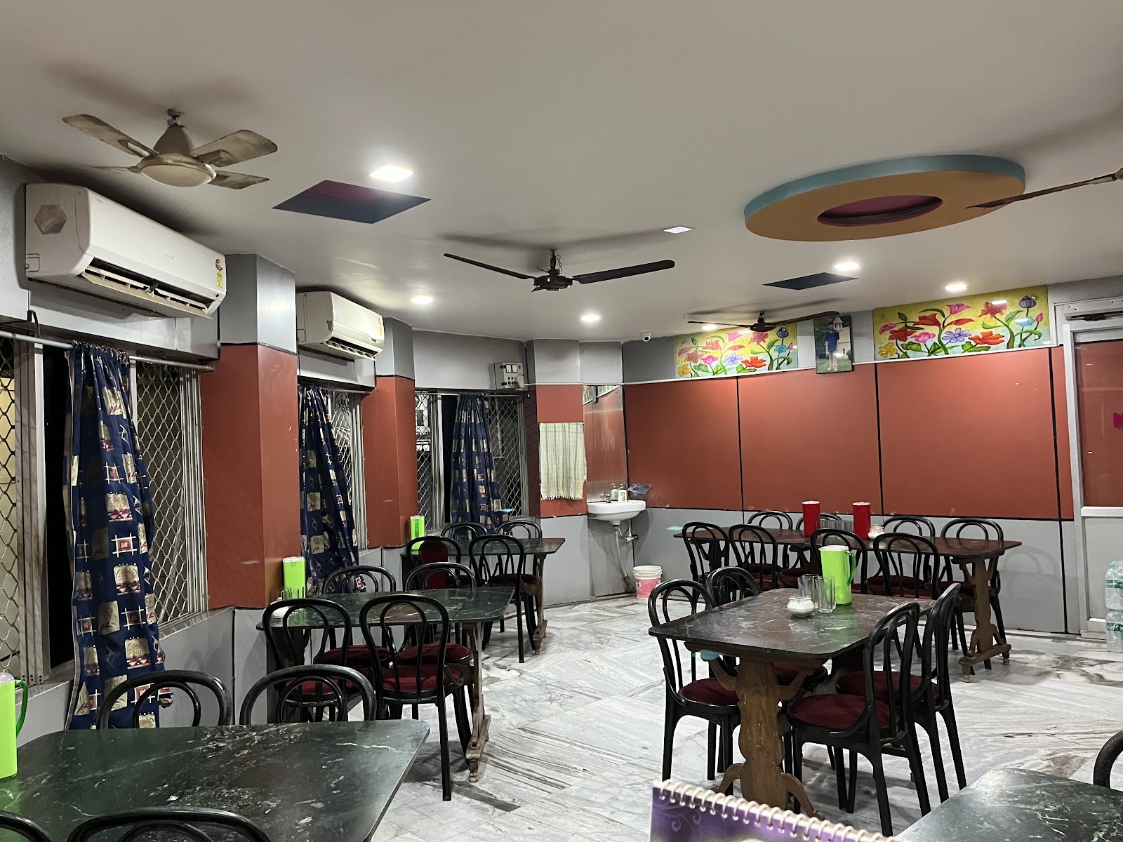 Aahar Restaurant
