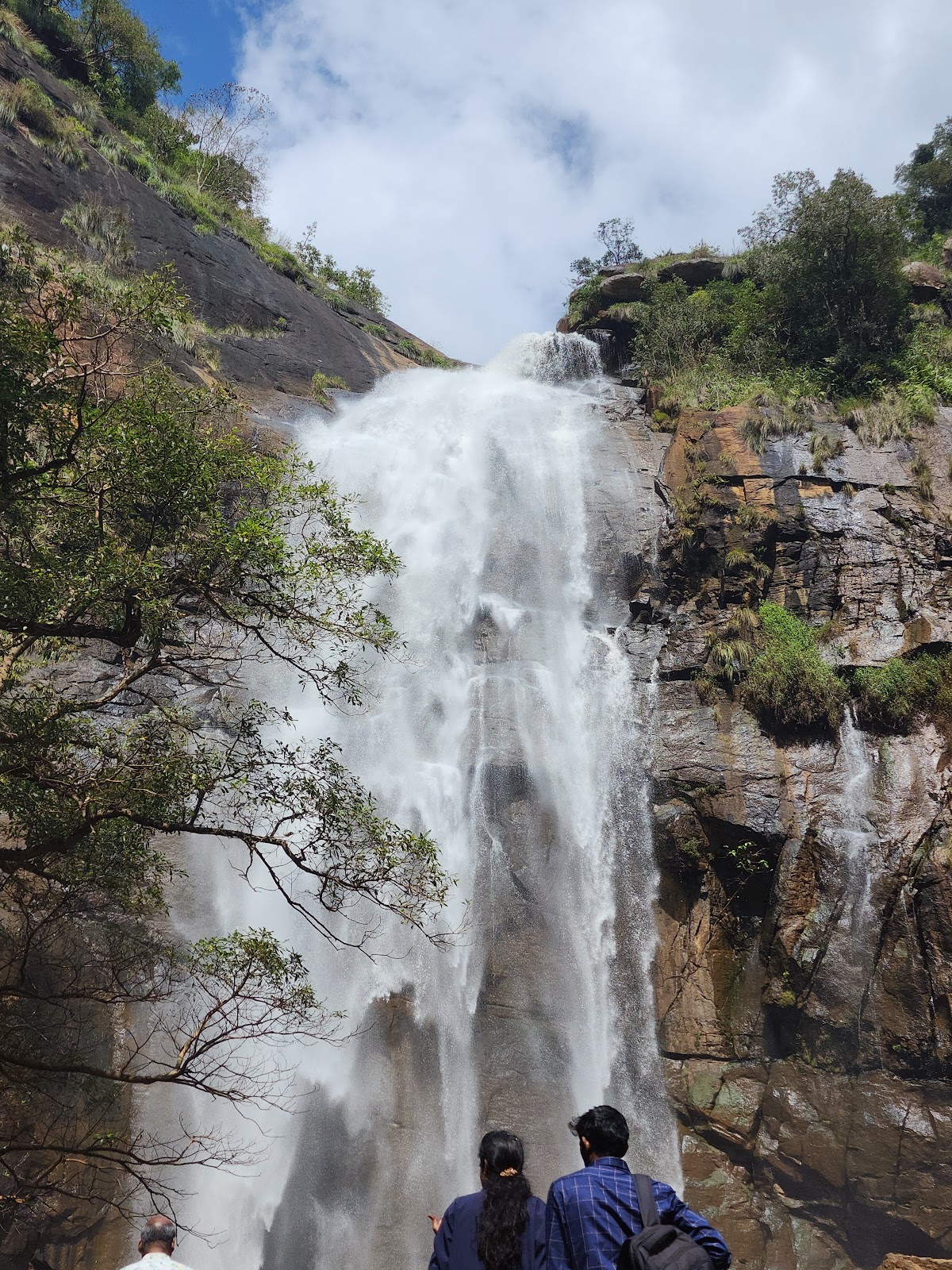 Aagaya Gangai water falls