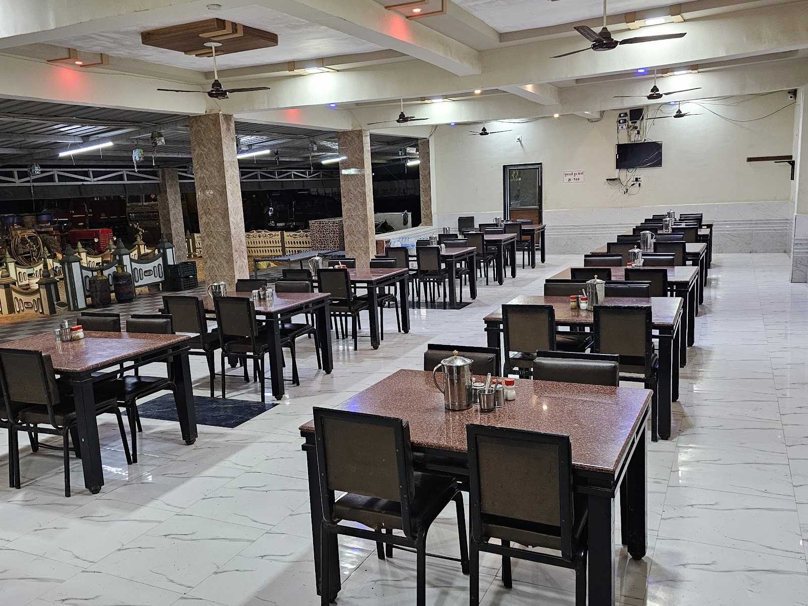 Jay Vadvala Hotel & Restaurant