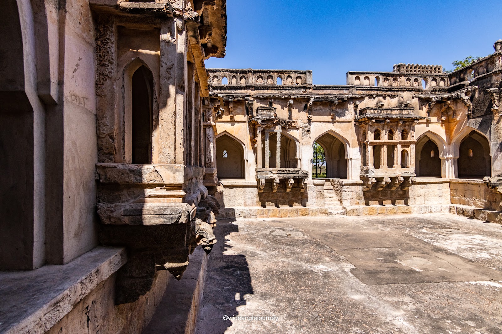 Queen's Bathhouse || Hampi