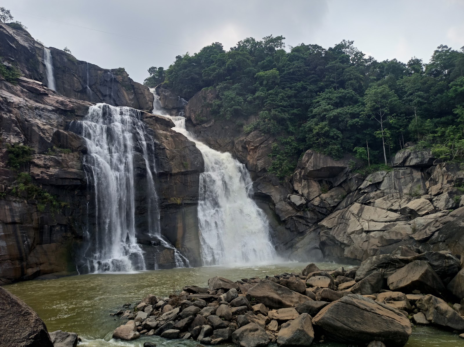 Hundru Waterfall