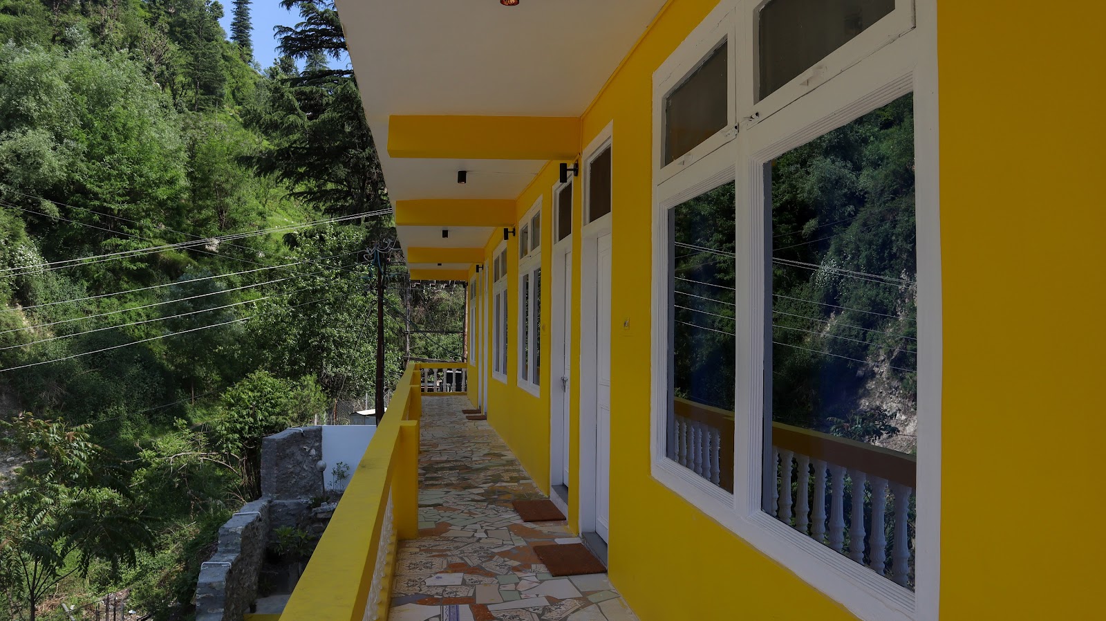 Whoopers Hostel Jibhi