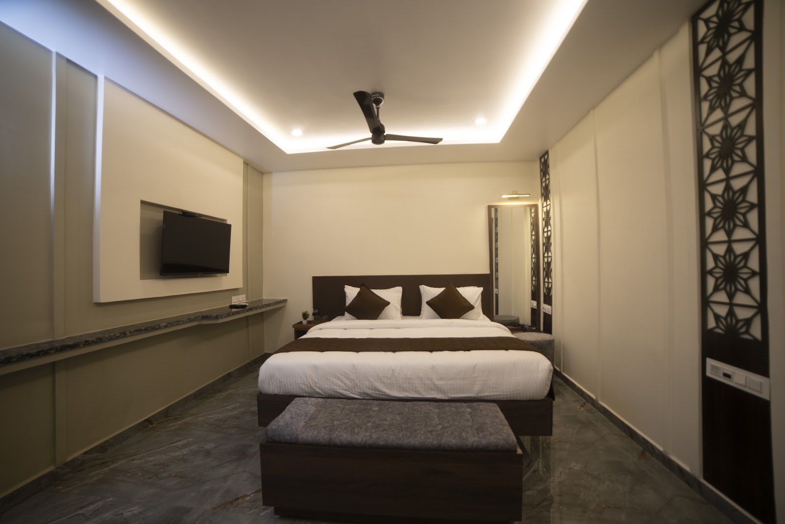 MURALI KRISHNA APART HOTEL