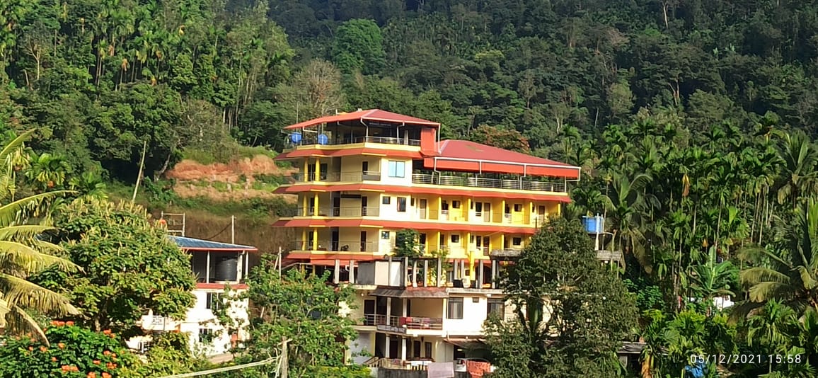 Annapoorneshwari Deluxe Lodge