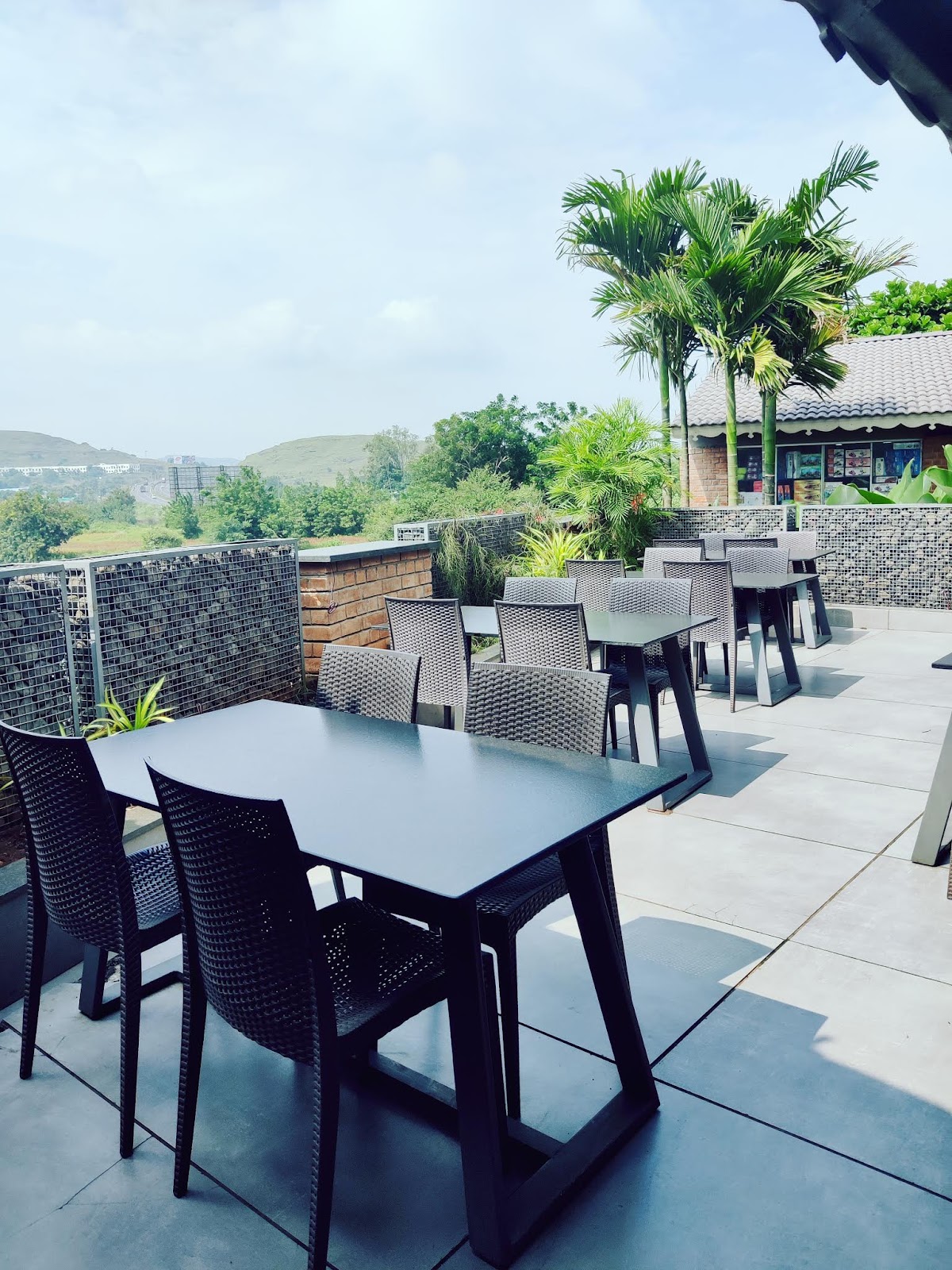Manas Resto Lounge