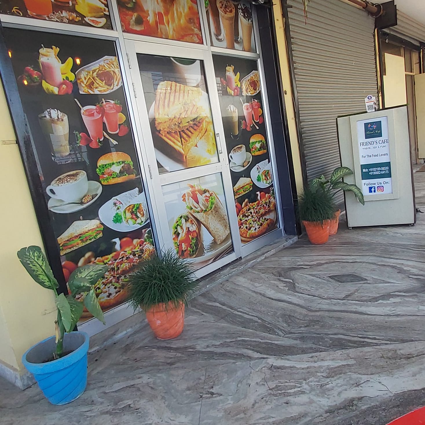 Friend's Cafe