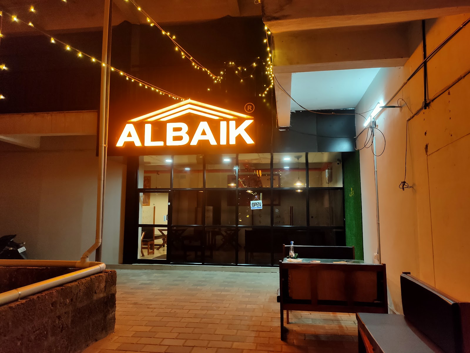 Albaik kanhangad