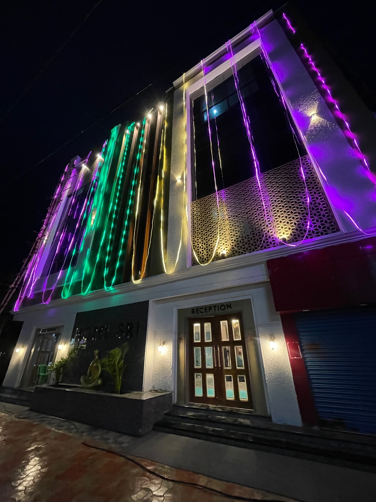 Hotel SRI