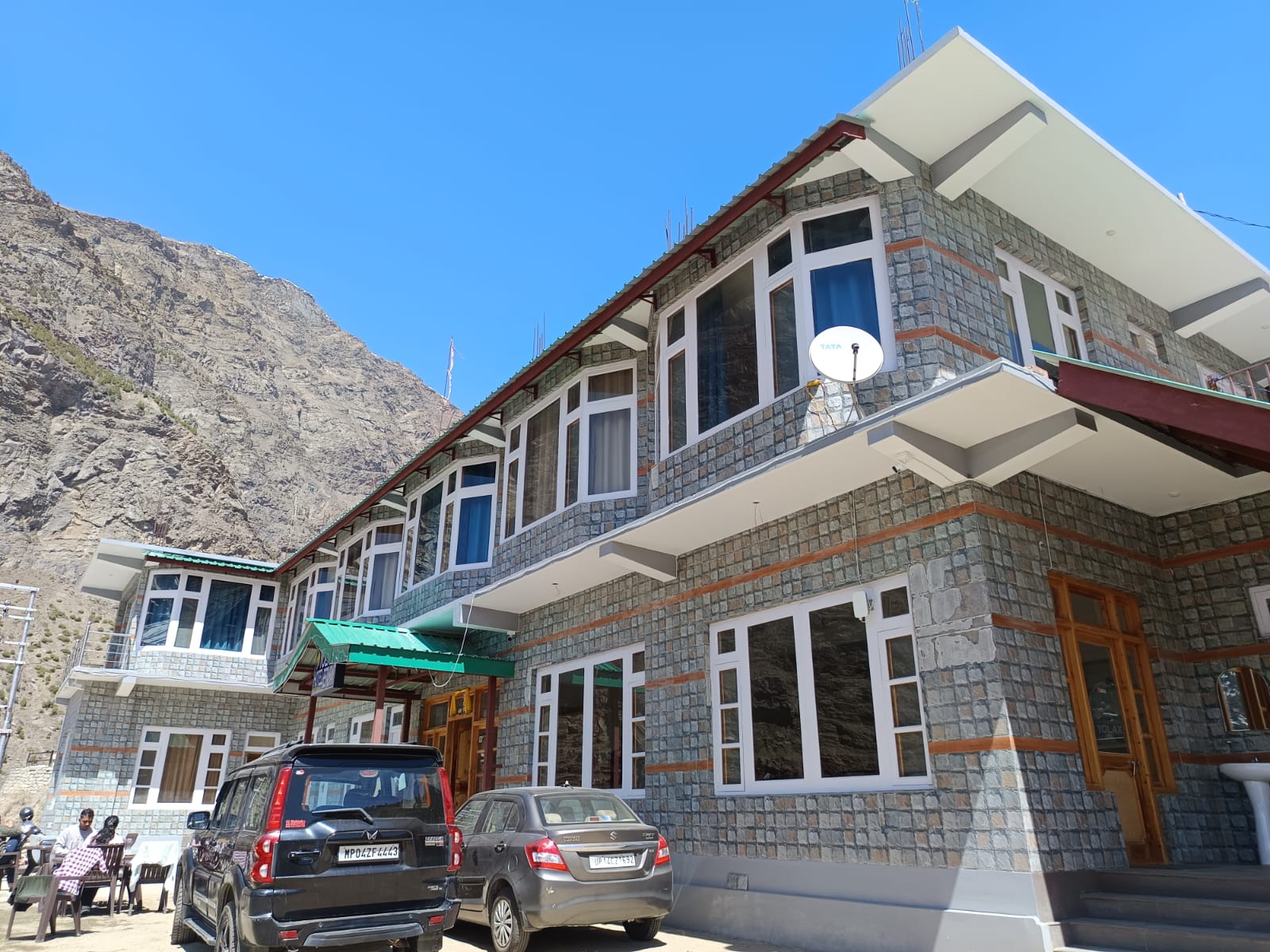 Yolax Hotel