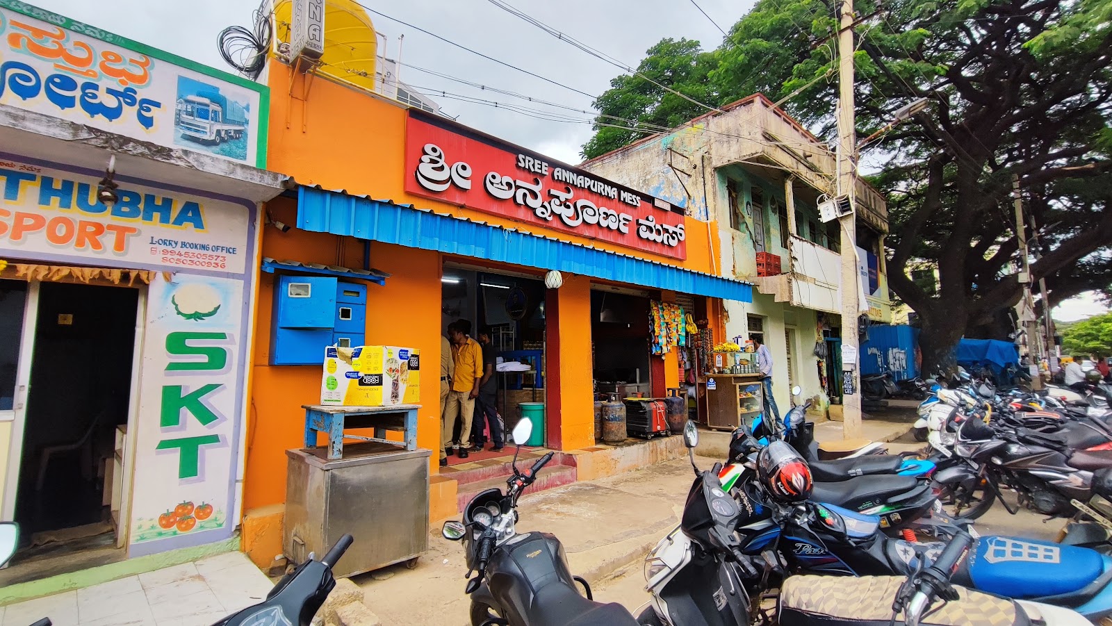 Sri Annapoorna Nonveg Hotel