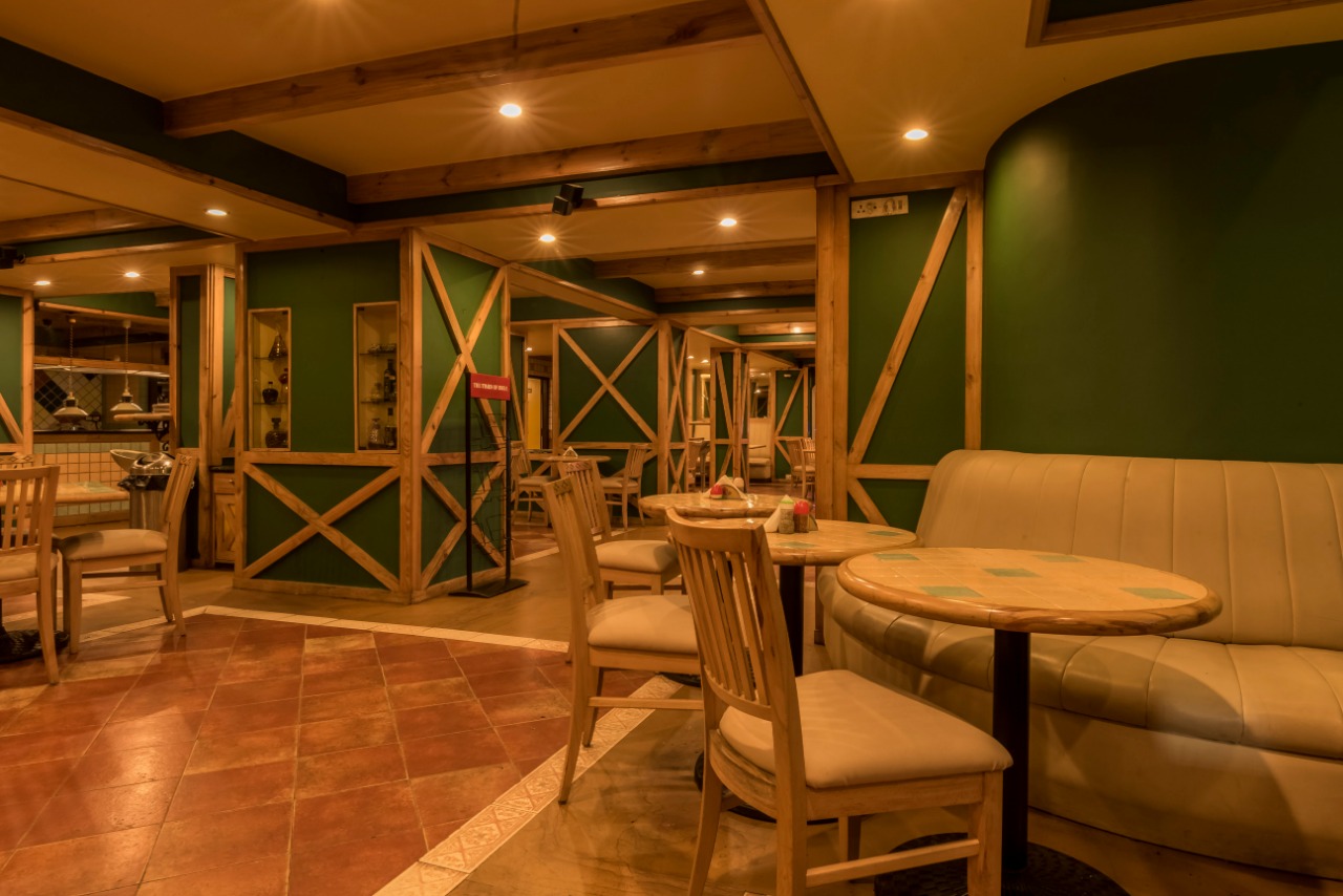 Nahar's Sidewalk Cafe