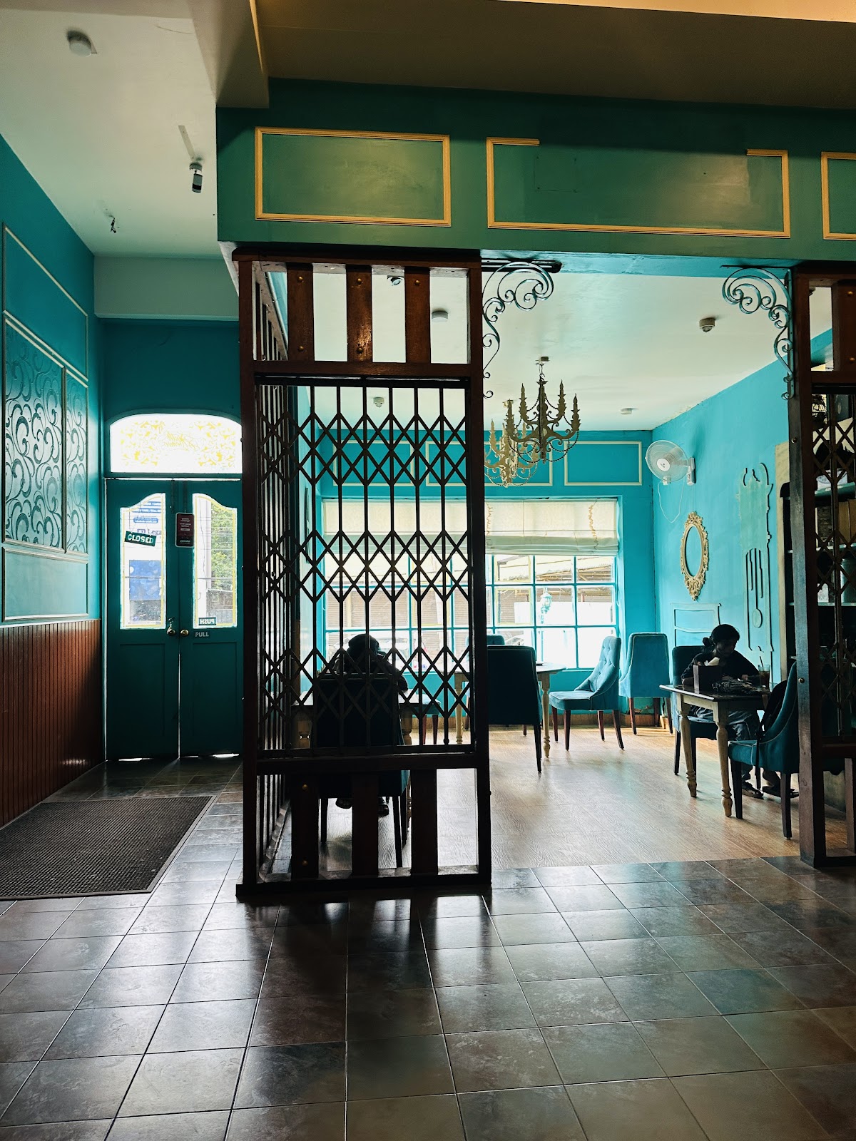 Sixth Avenue Cafe