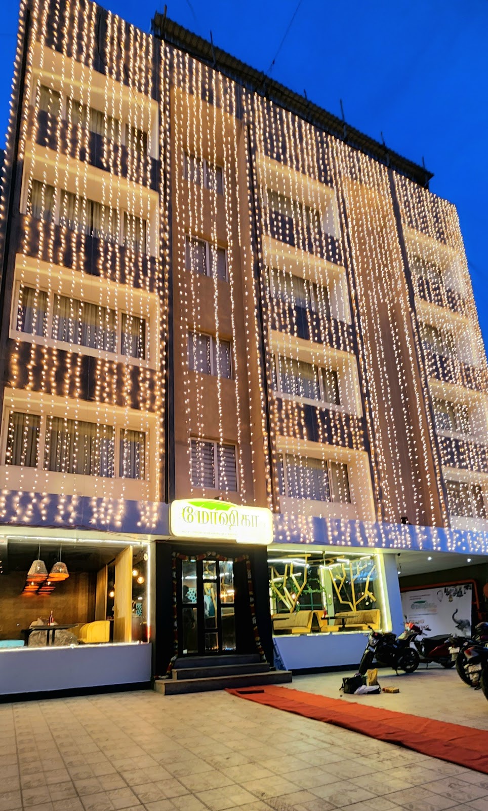 LEE BENZ-ARK HOTEL