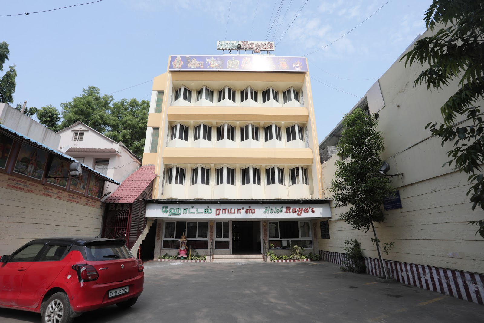 Hotel Raya's