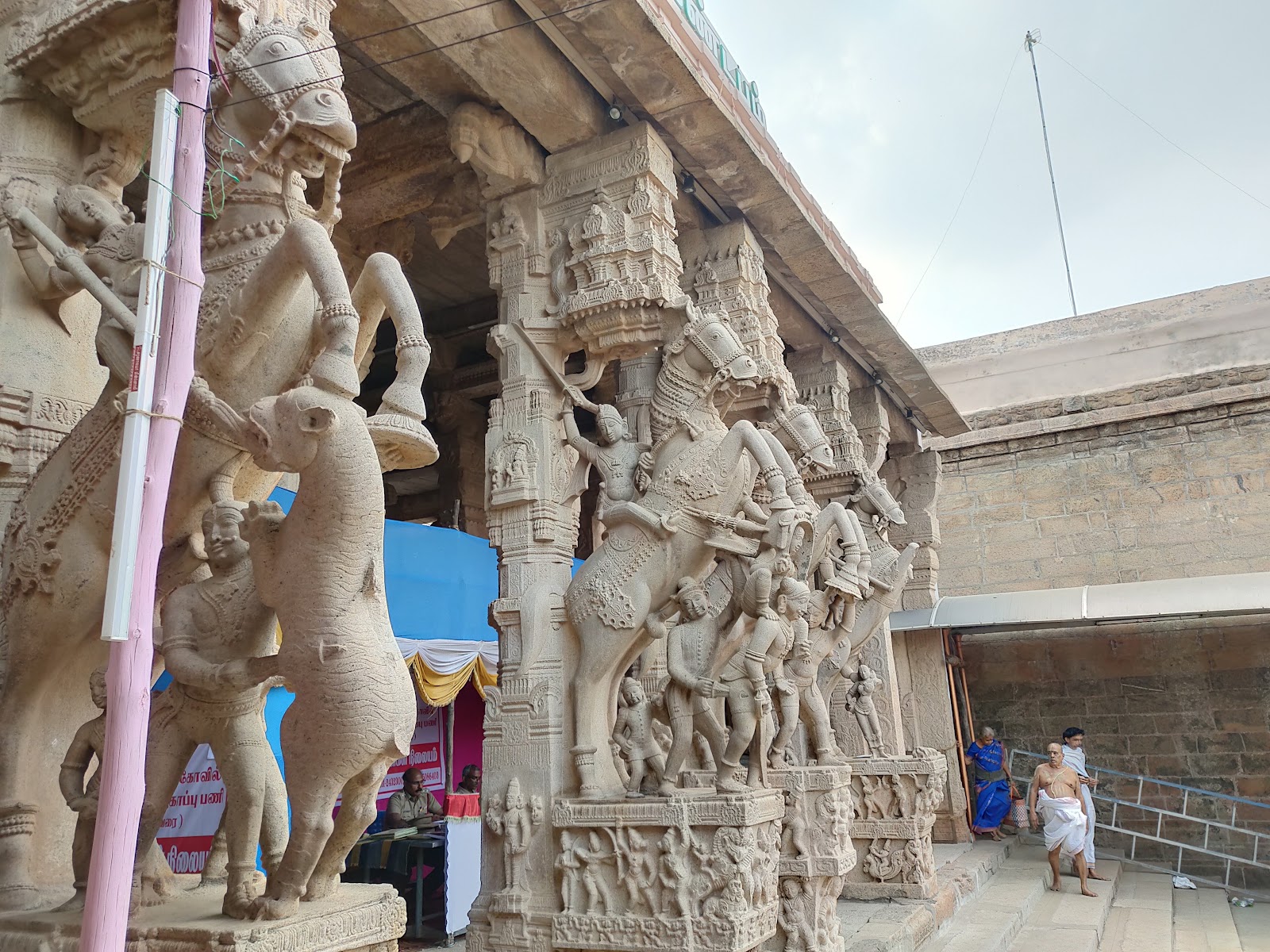 Aayiram Kaal Mandapam (1000 stone pillars mandapam)