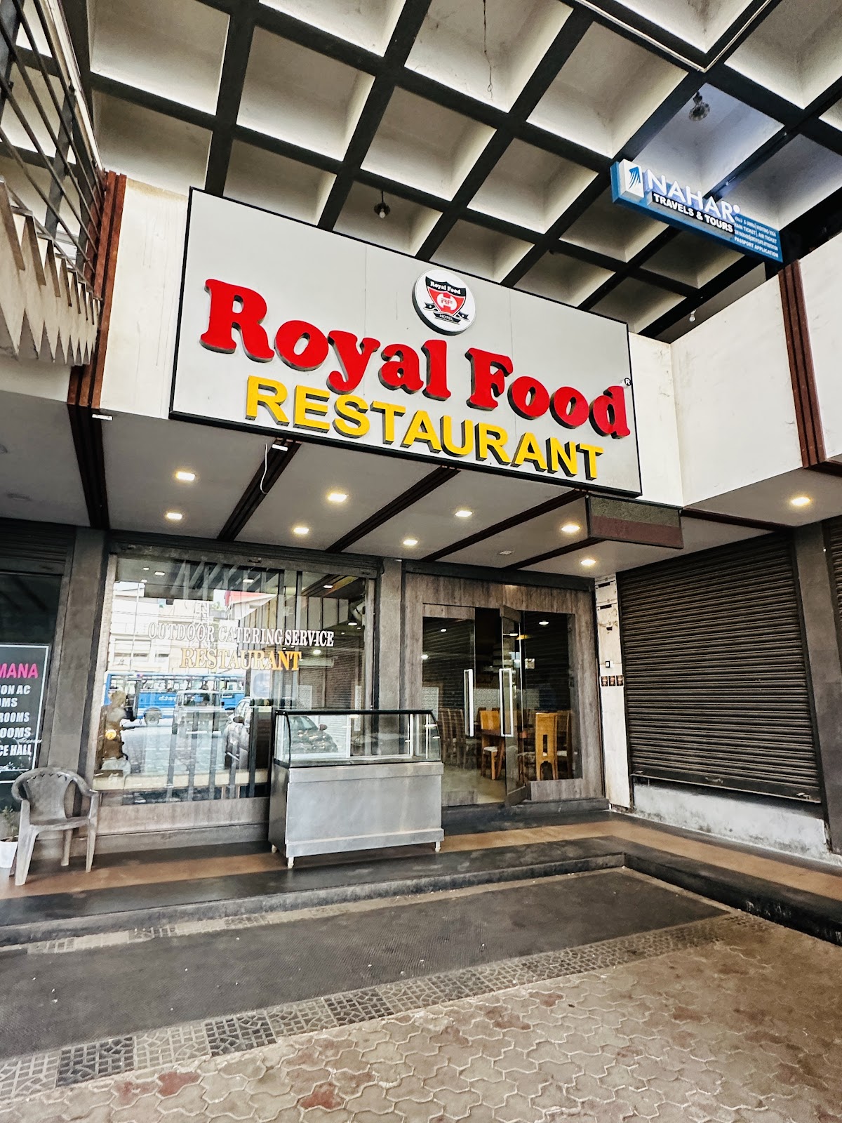 Royal Dine
