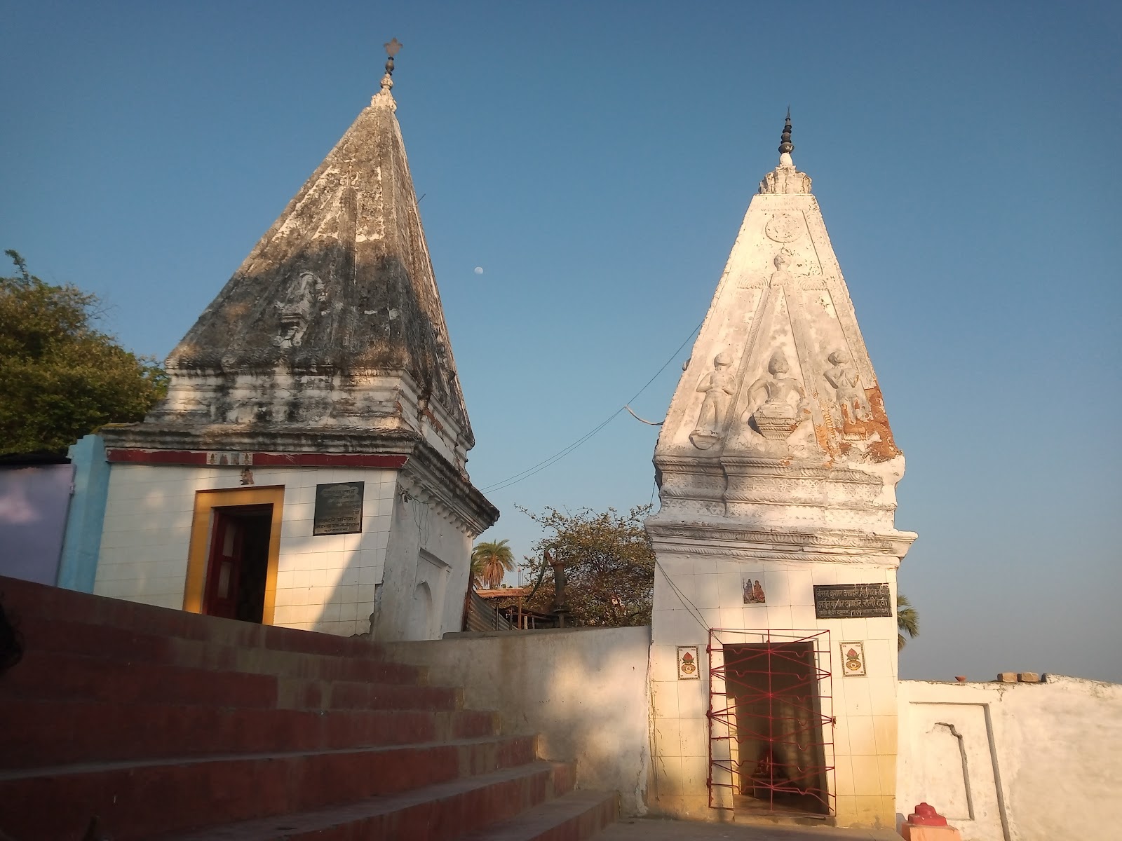 Vrikshe Sthan Radhe Krishna Temple