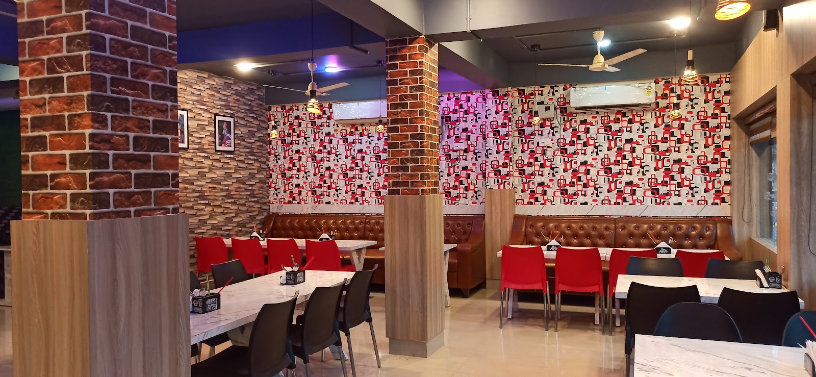 Zomsa Cafe & Restaurant