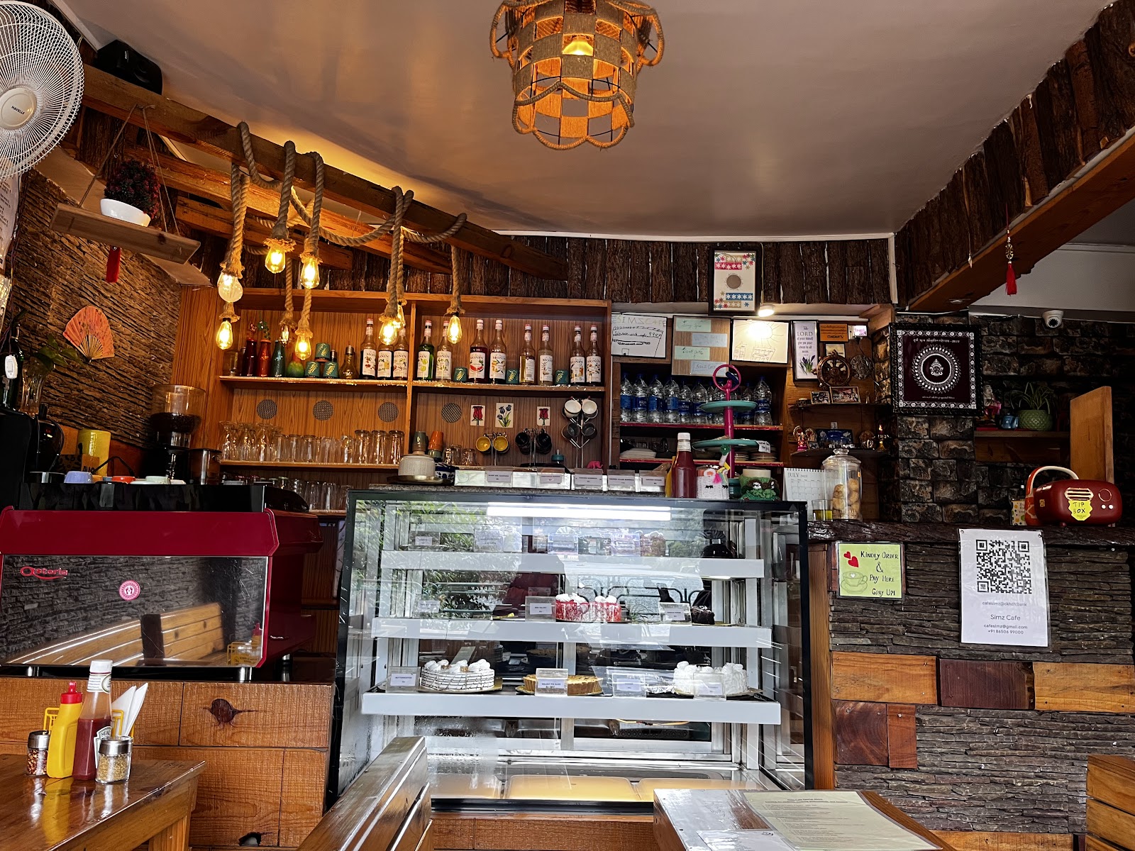 Simz Cafe - Cafe and Restaurant