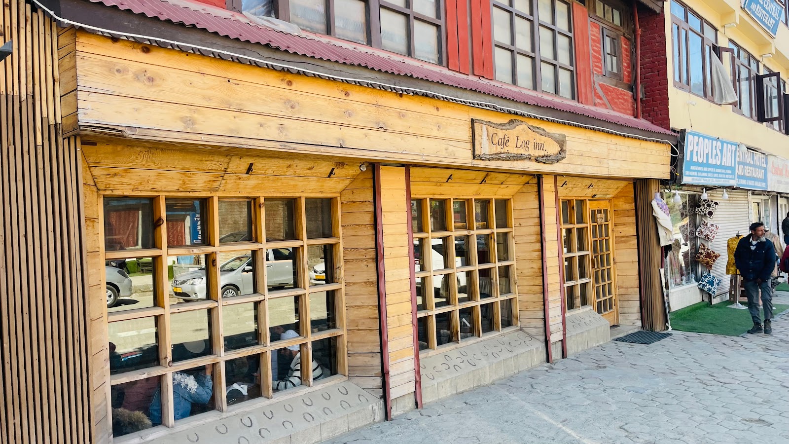 Café Log Inn