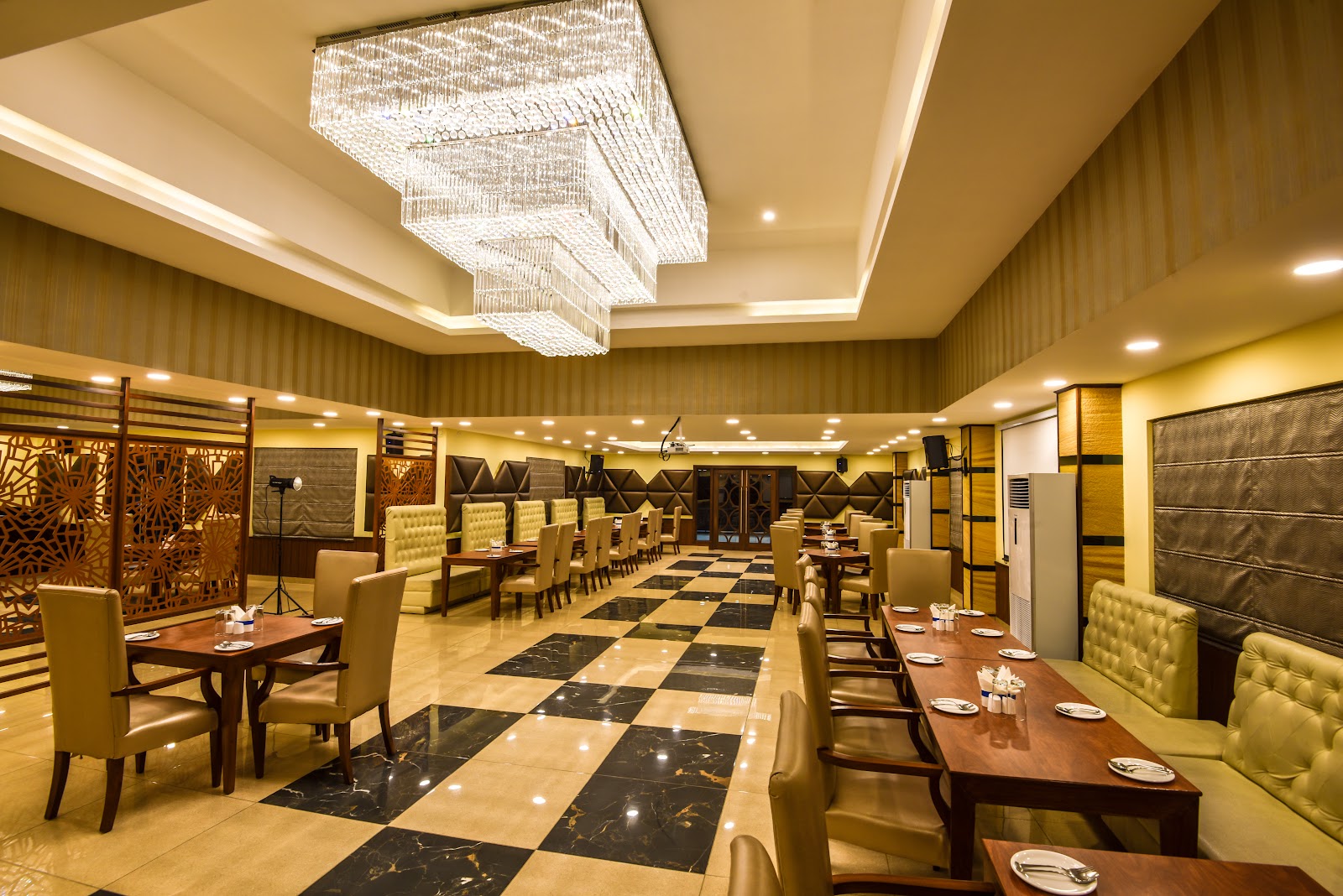 Skyroom Bar and Restaurant