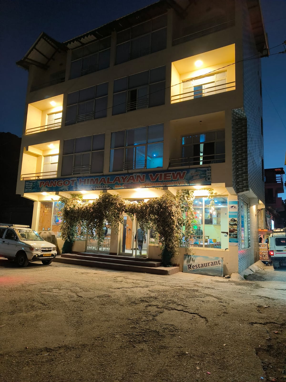 Hotel Pangot Himalayan View