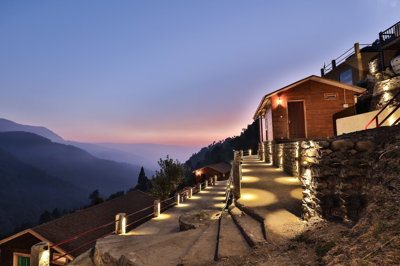 Seclude Pangot, Perch
