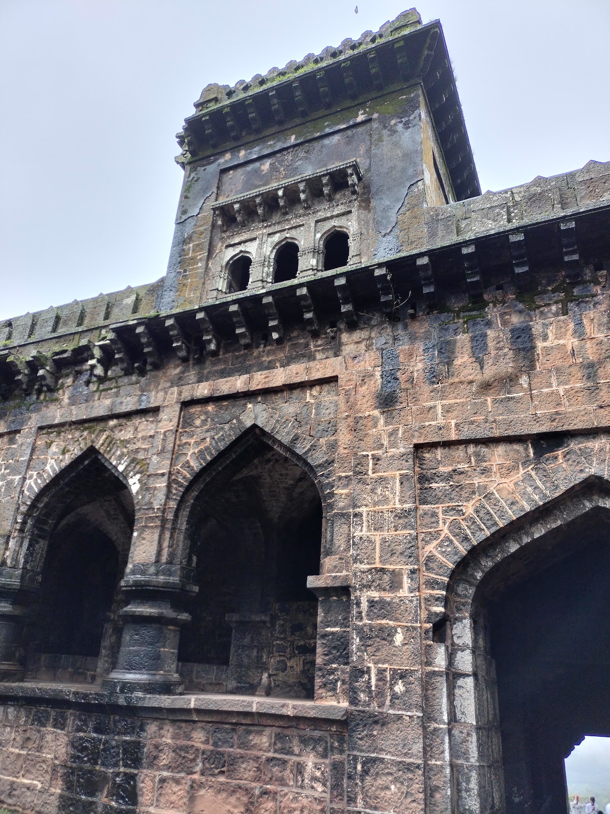 Teen Darwaja