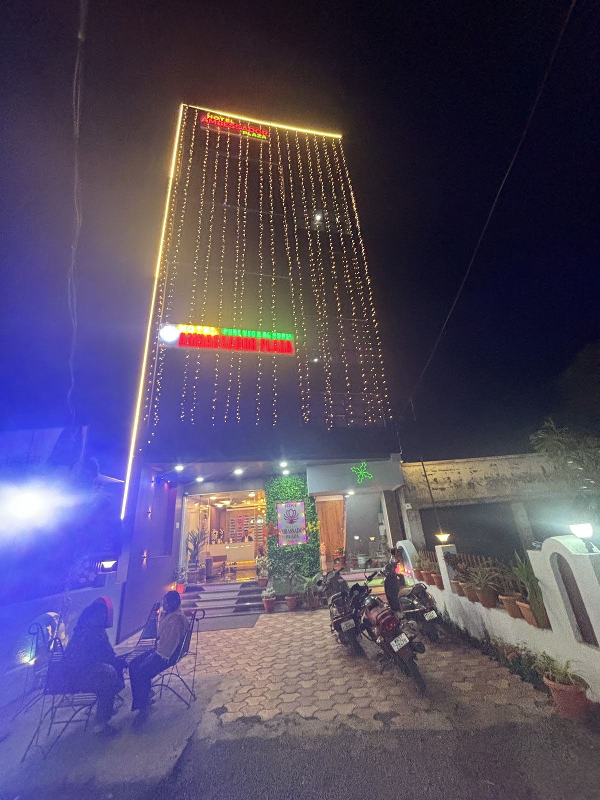 Hotel Ambassador Plaza