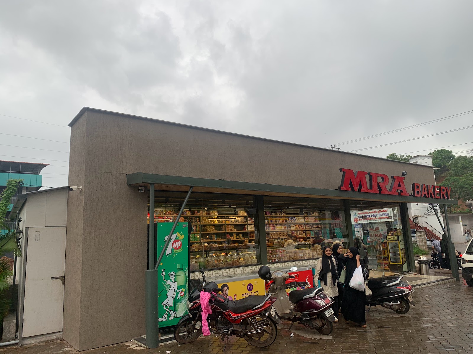 MRA BAKERY & RESTAURANT