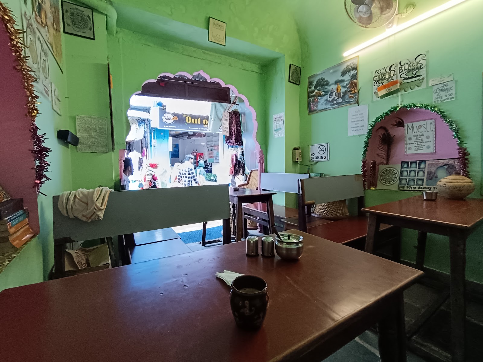 Honey Dew Café & Restaurant