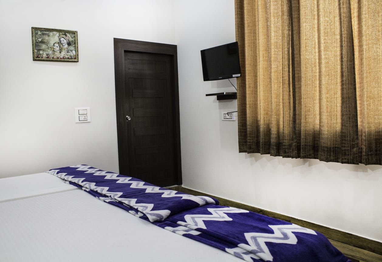sri radhey krishna guest house