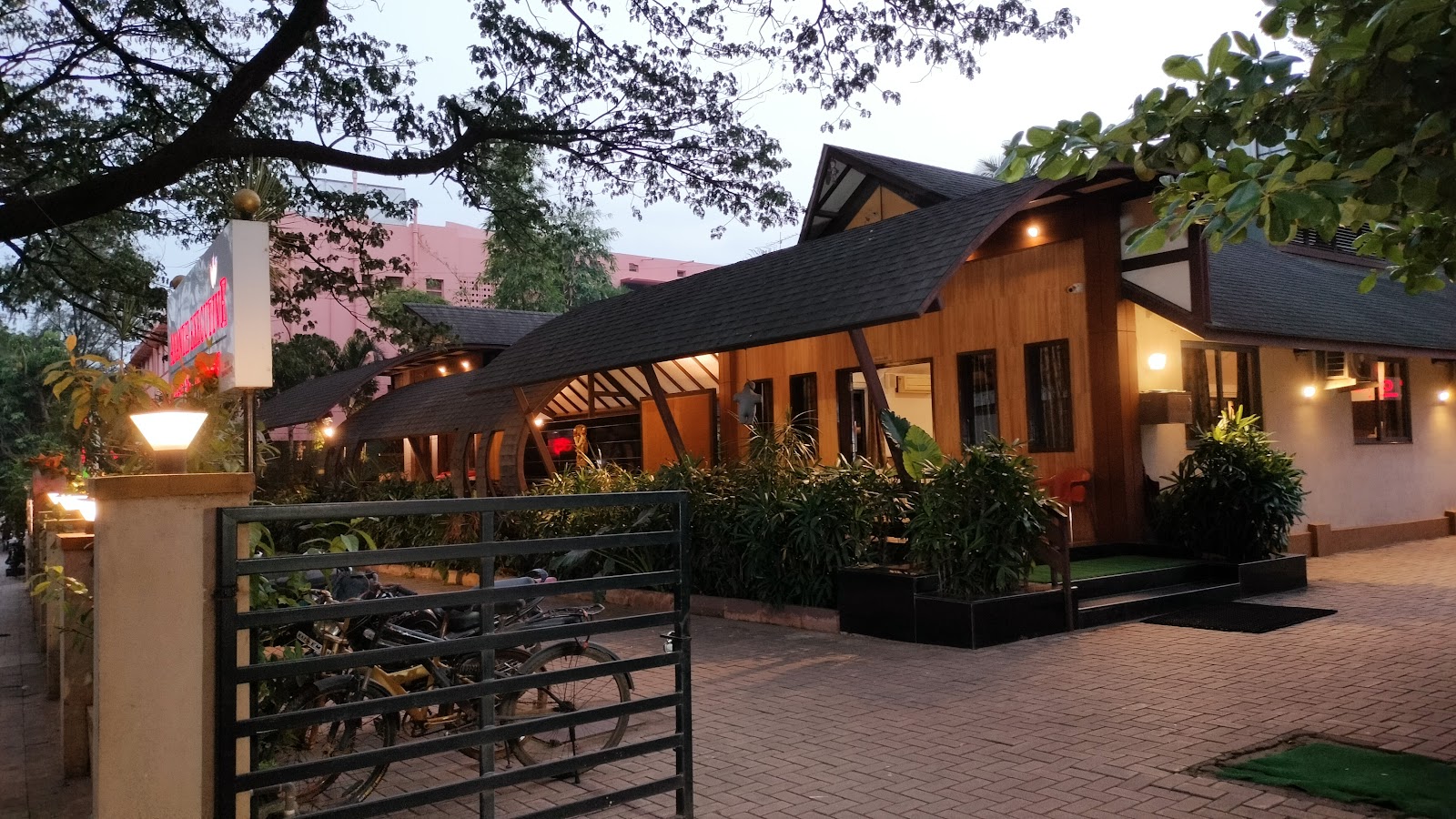 Hotel Ananth executive