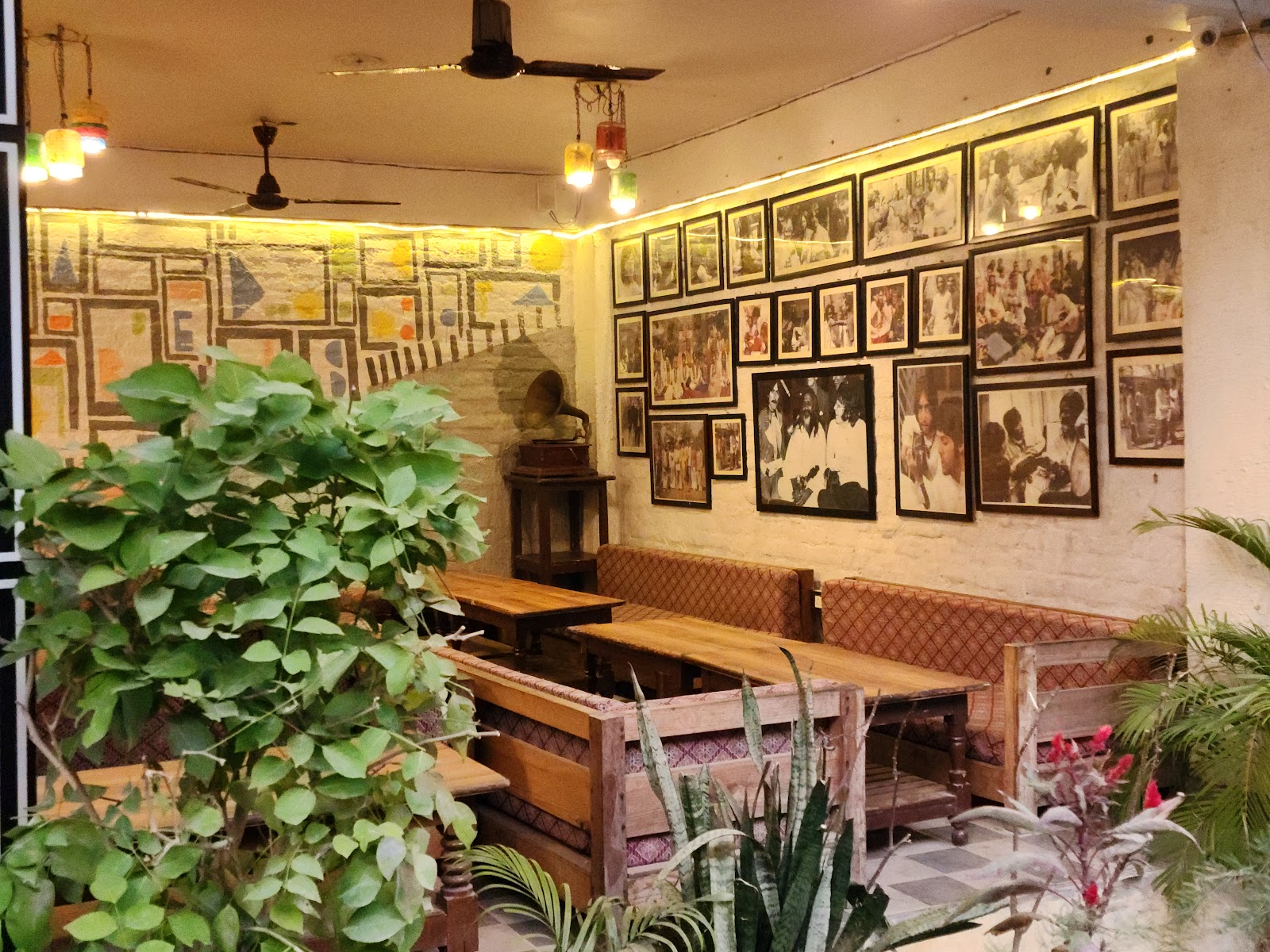 The 60's Cafe (The Beatles)