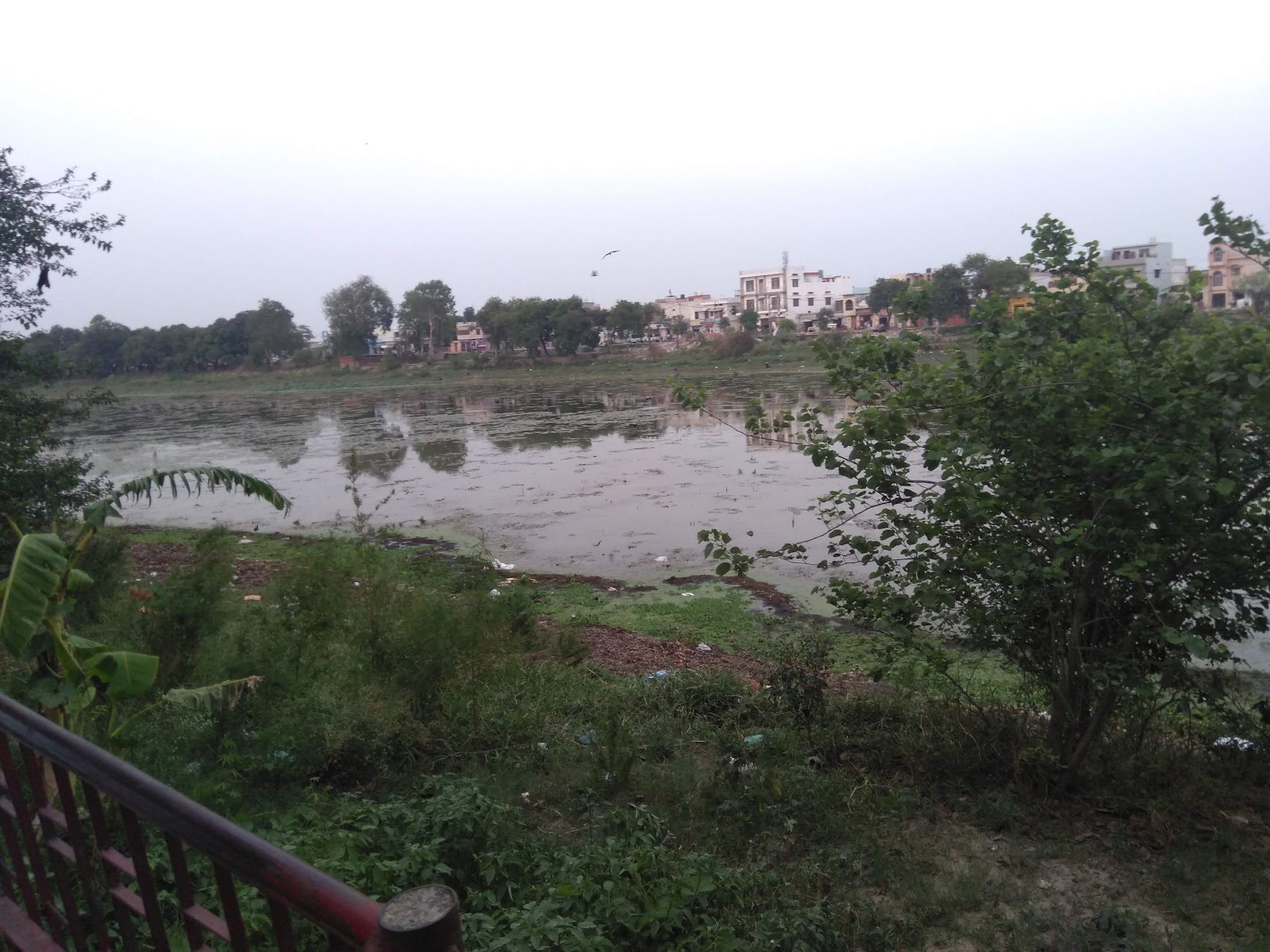 गिरी सरोवर मंदिर