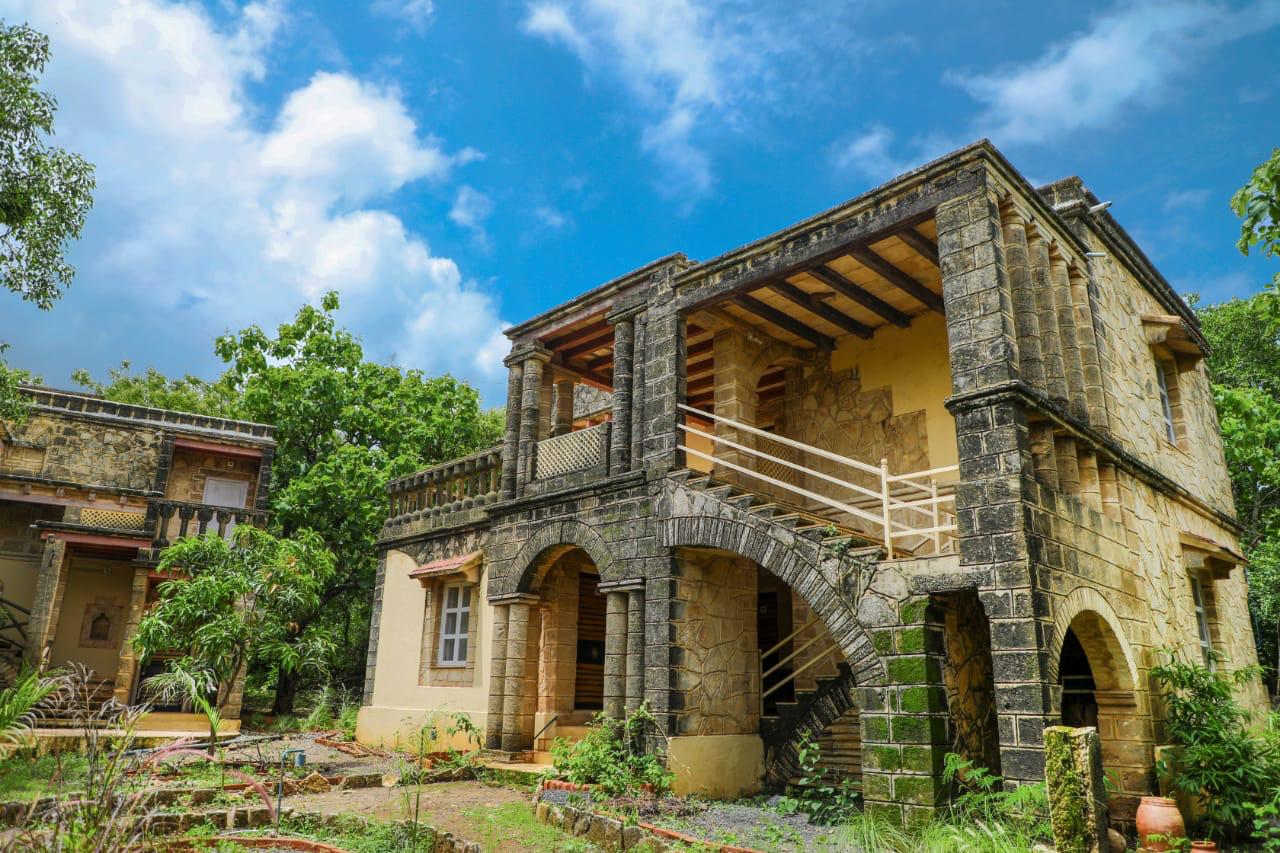 Jungle Lodge Maneland