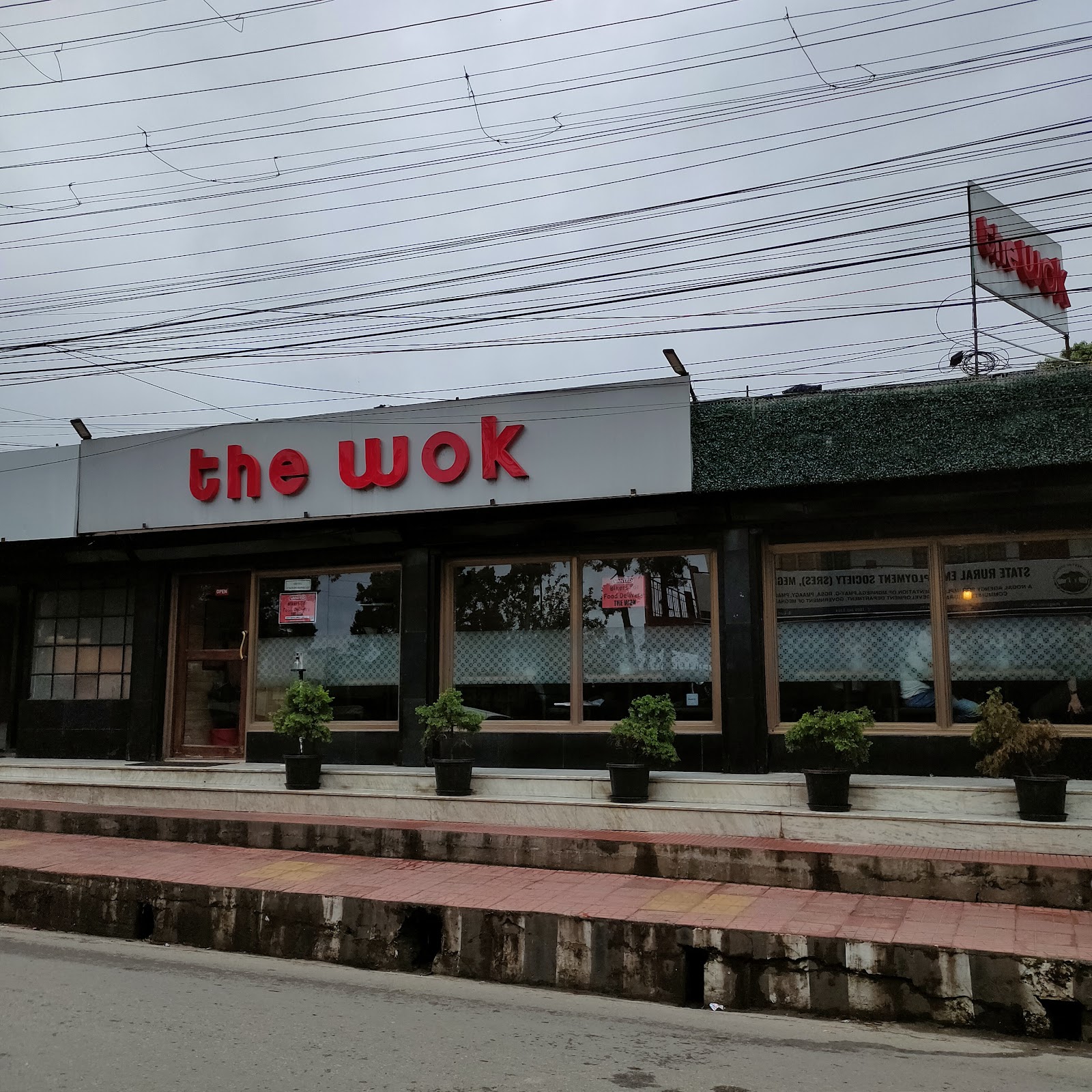The Wok(Restaurant/FREE DELIVERY)
