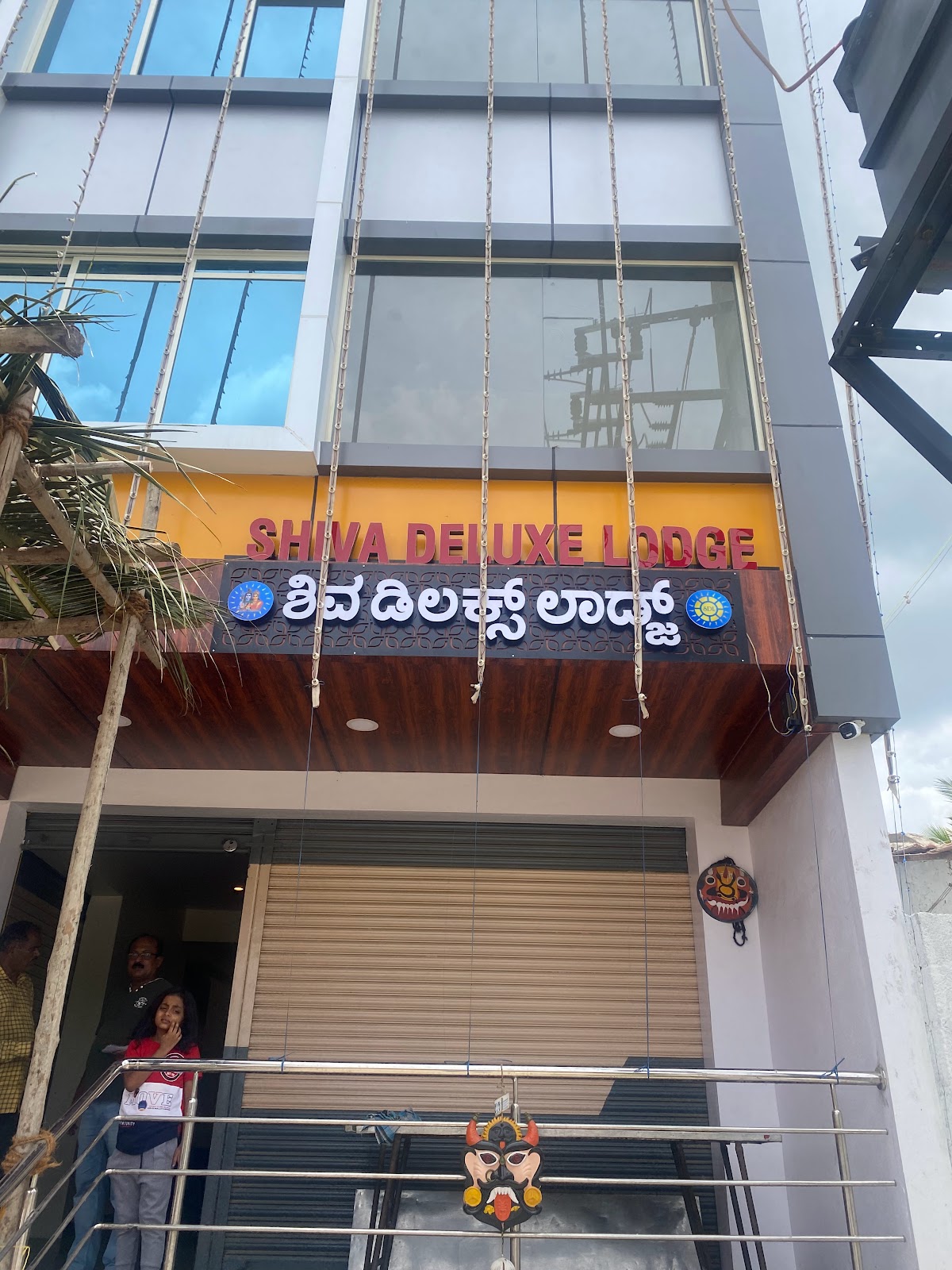 SHIVA DELUXE LODGE